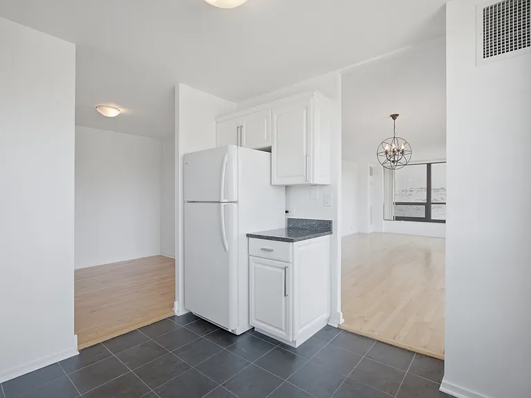 2020 N Lincoln Park W #2F — Photo 6