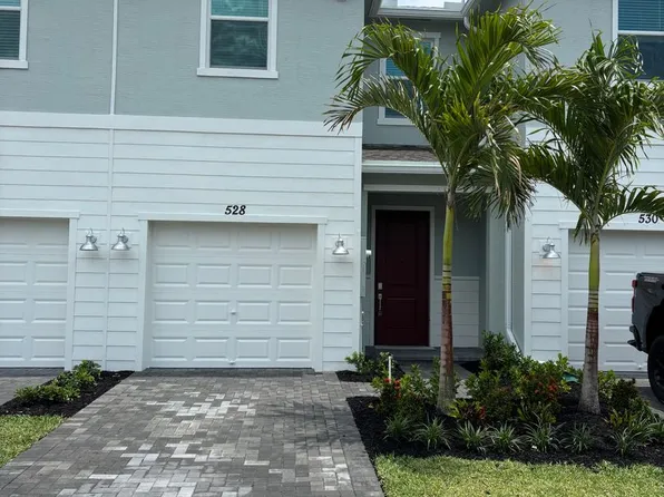 528 SE Rivergrass St, Port Saint Lucie, FL 34984