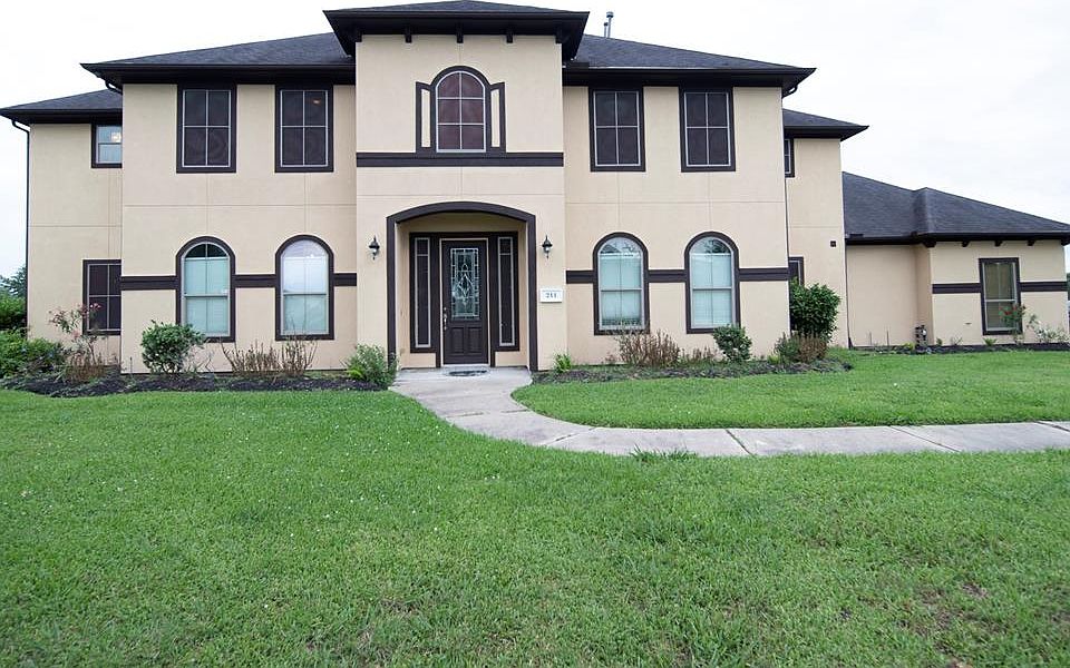 1st image of 211 Royal Lakes Blvd