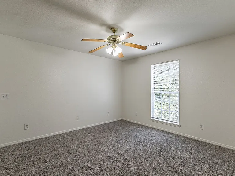 Eastwood Court Apartments — Photo 13