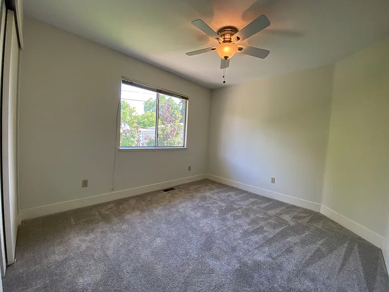 8524 Oak Harbour Ct — Photo 22
