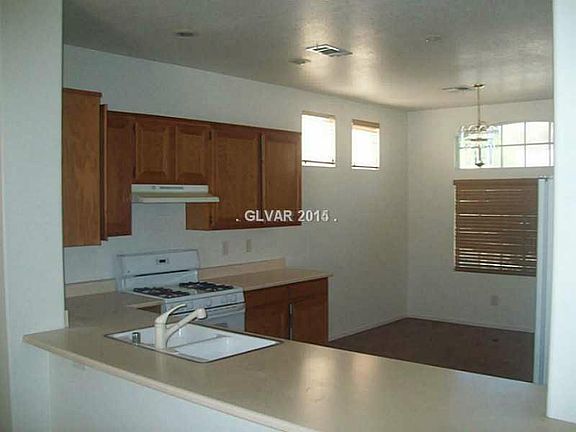 3rd image of 617 Blossom Berry Ct