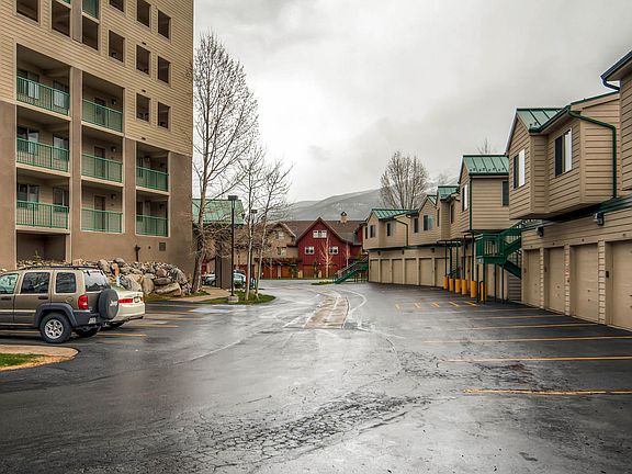 3rd image of 980 Lakepoint Drive #402