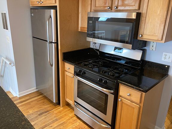 4th image of 1812 W Belmont Ave #2S