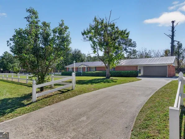 3296 Plantation Ln, Waycross, GA 31503