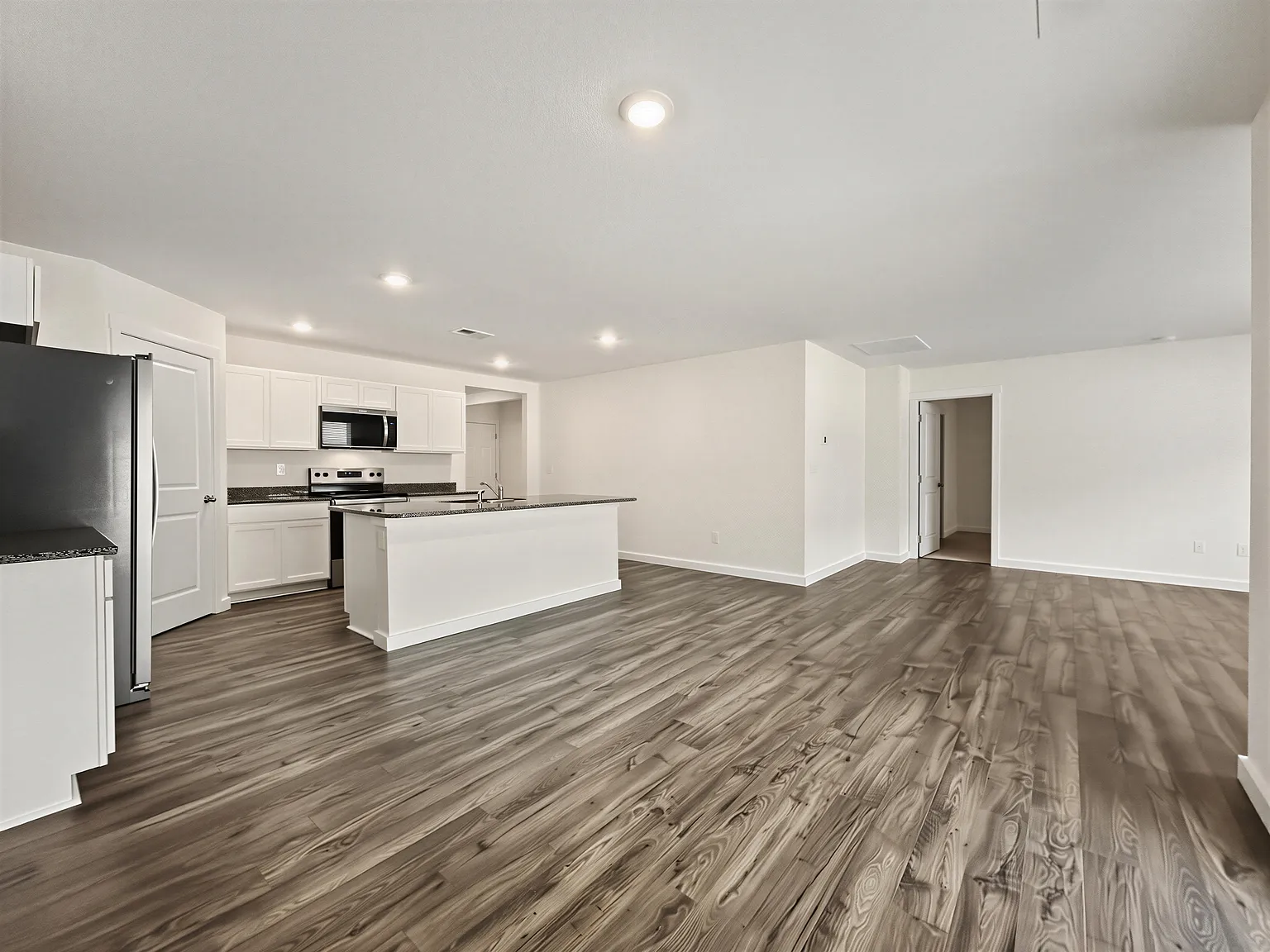 4 bed, 1774 sqft, $2,395 — Photo 2