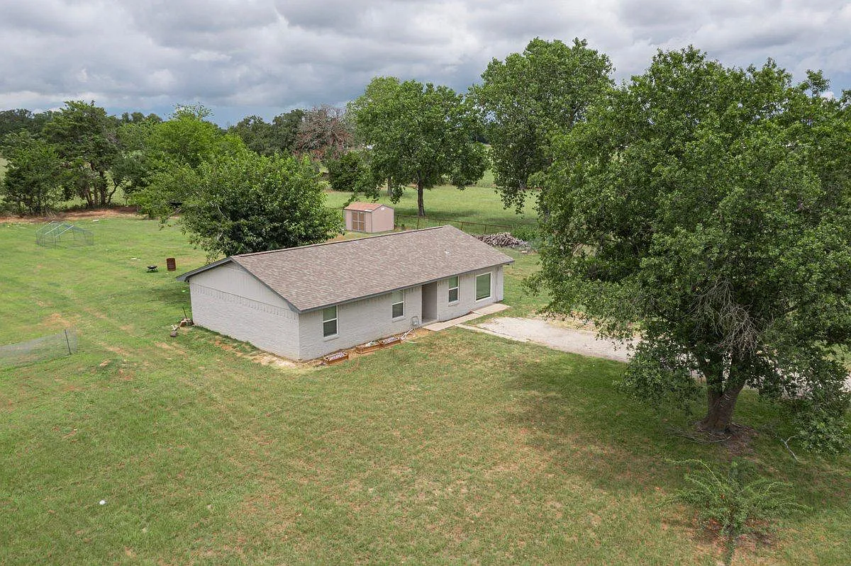 10332 Grabbs Ln — Photo 3