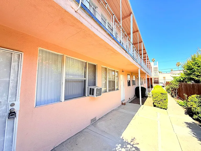 1376 N. Serrano Avenue — Photo 19