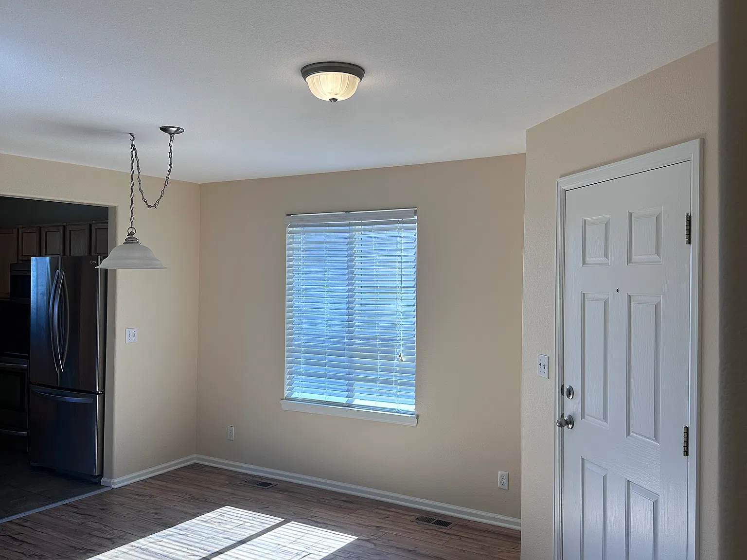 3 bed, 3.5 bath, 2100 sqft, $2,595 — Photo 2