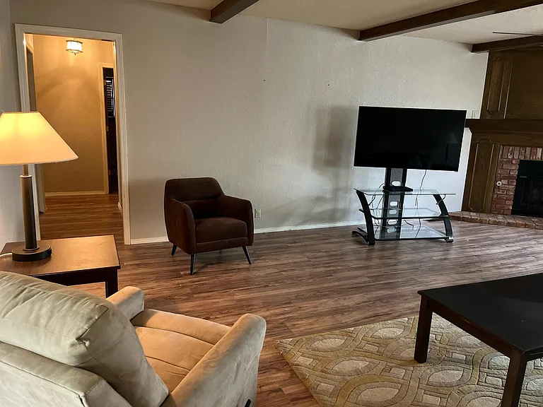 7920 S Irvington Ave — Photo 3