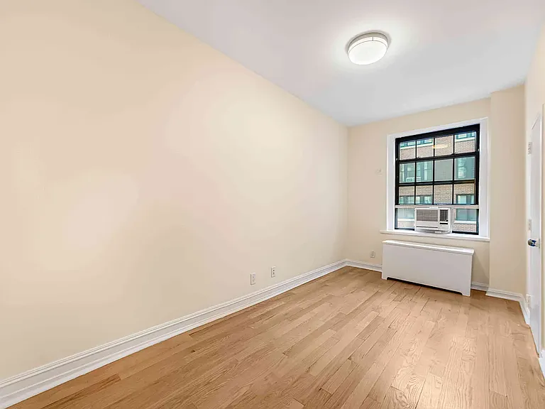 107 E 63rd St #5 — Photo 7