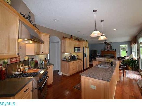 5th image of 160 Brennan Dr