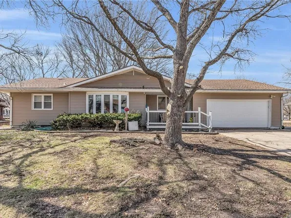 325 N Orange St, Garnett, KS 66032