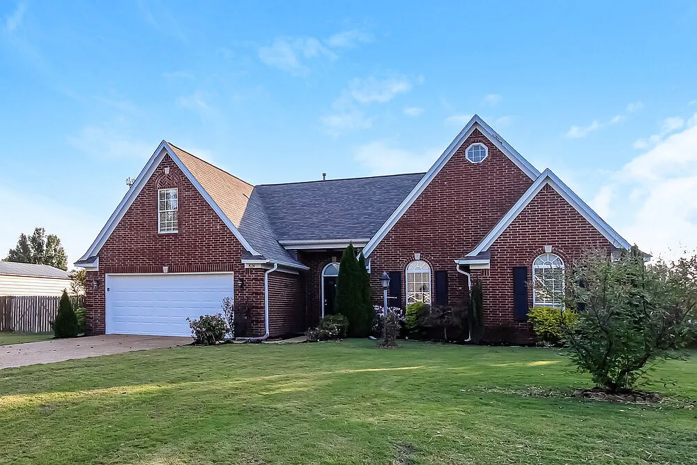 4 bed, 2.0 bath, 2115 sqft, $2,200 — Photo 4