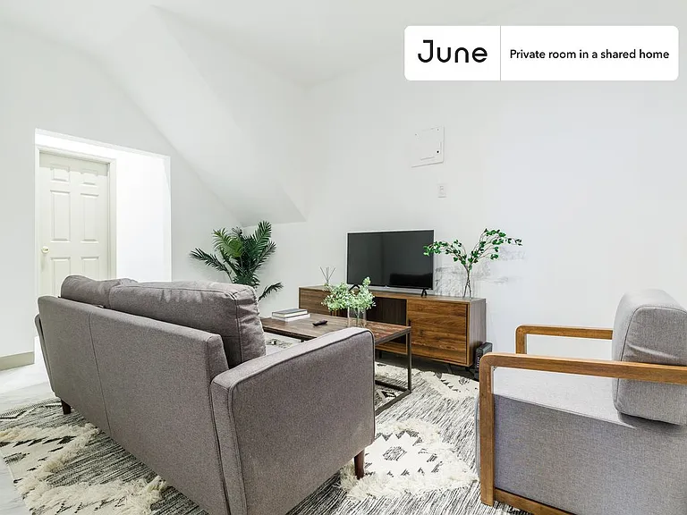 635 9th Ave #B — Photo 4
