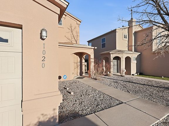 3rd image of 1020 Alexandra St SW