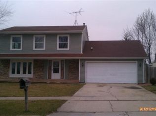 800 Longford Dr, Roselle, IL 60172