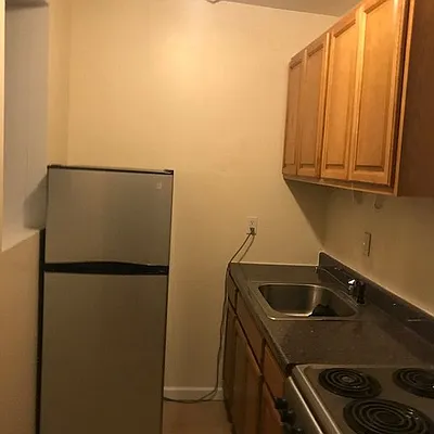 Rented by Perry Associates NYC Inc | media 7