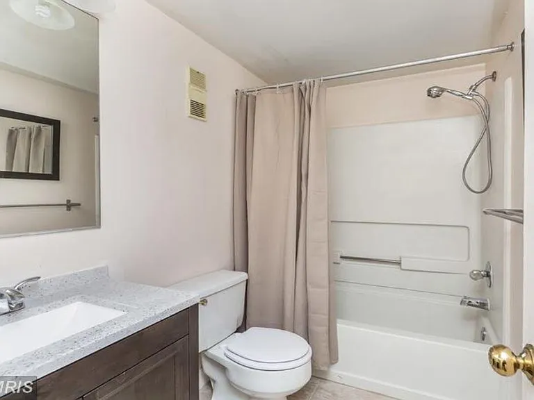 604 S Charles St — Photo 10
