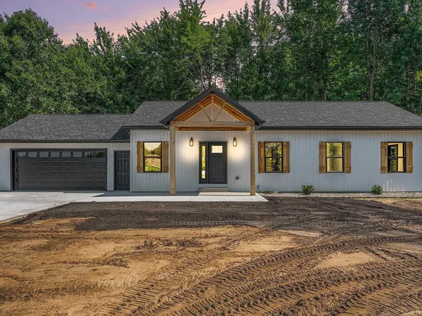52690 Rachael Ct, Middlebury, IN 46540