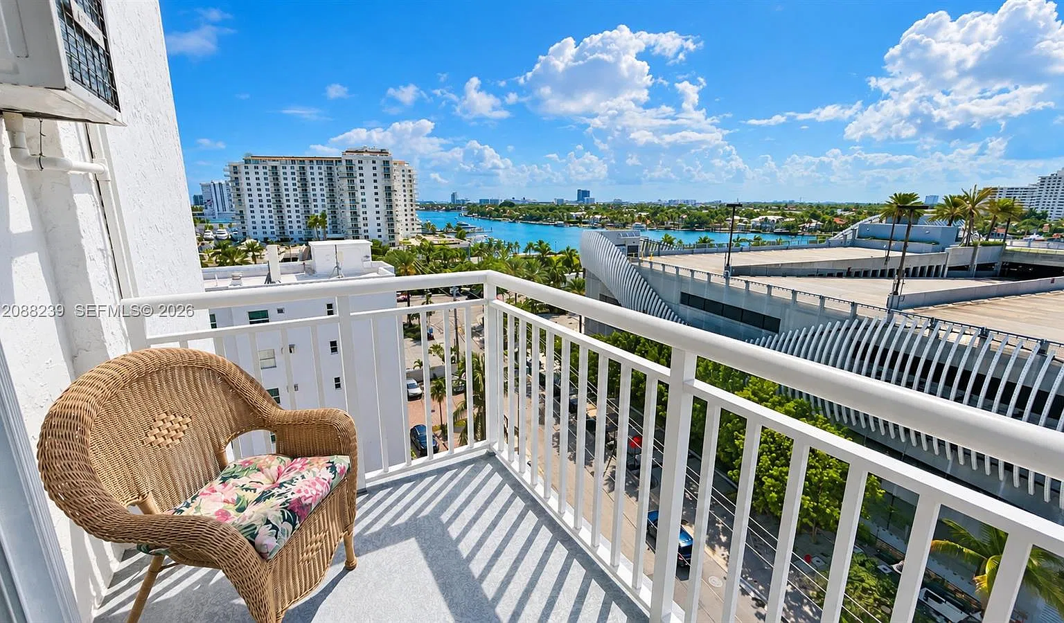 Leisure Beach Condo — Photo 2