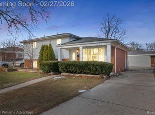 39110 Orangelawn St, Livonia, MI 48150