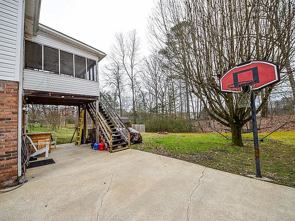 3rd image of 3866 Gibson Dr NE