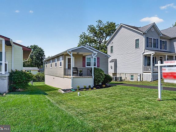 2nd image of 821 Shore Dr