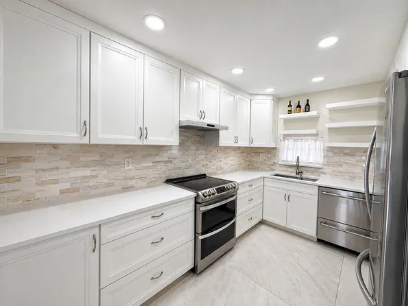 9411 N Hollybrook Lake Drive #310, Pembroke Pines, FL 33025