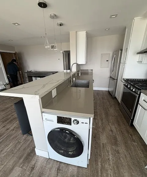 694 N Coast Hwy #3 — Photo 3