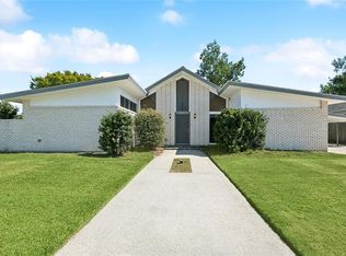 2437 Charles Dr, Chalmette, LA 70043