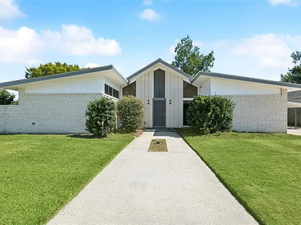 2437 Charles Dr, Chalmette, LA 70043