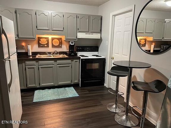 5th image of 5732&5734 Woodleaf Dr NE