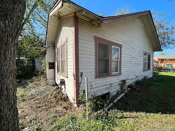 5th image of 240 DELMAR ST