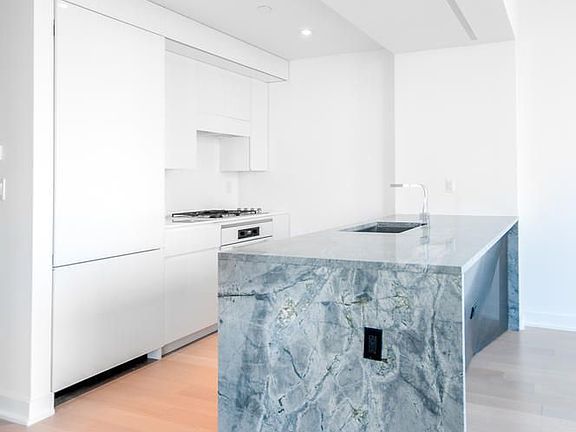 4th image of 400 Park Ave S APT 31D