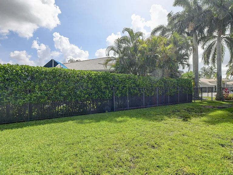 19211 N Creekshore Ct — Photo 53