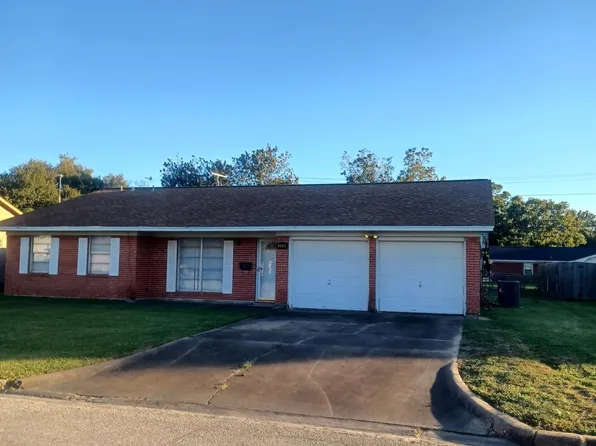 3916 Crescent Dr, Bay City, TX 77414