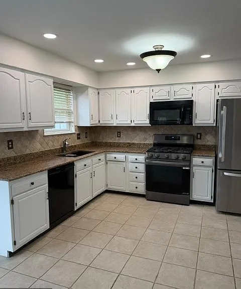 108 Parkside Dr — Photo 12