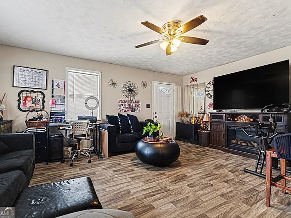 4th image of 1869 Spring Ave NW