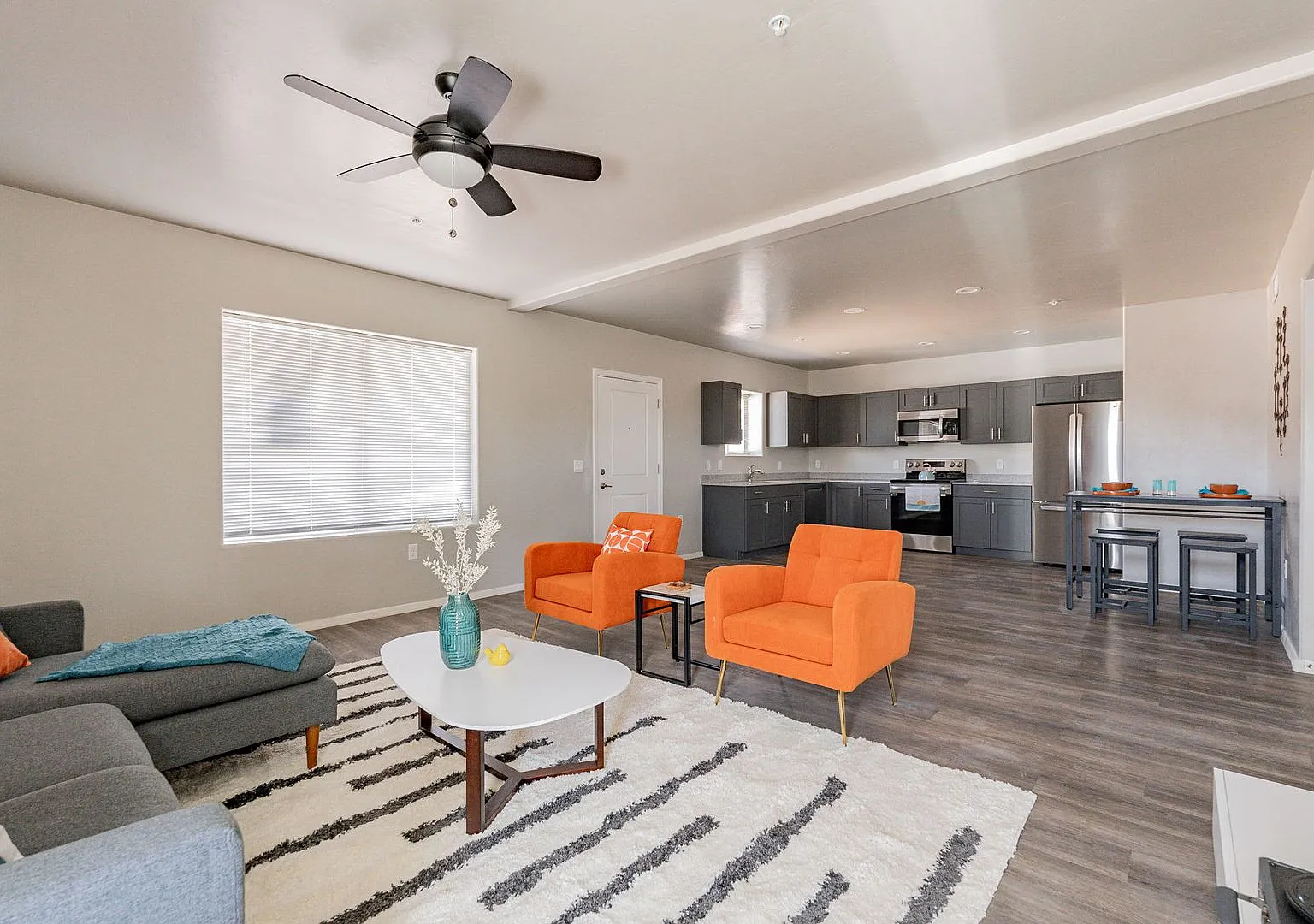 Bellevue Apartments — Photo 1