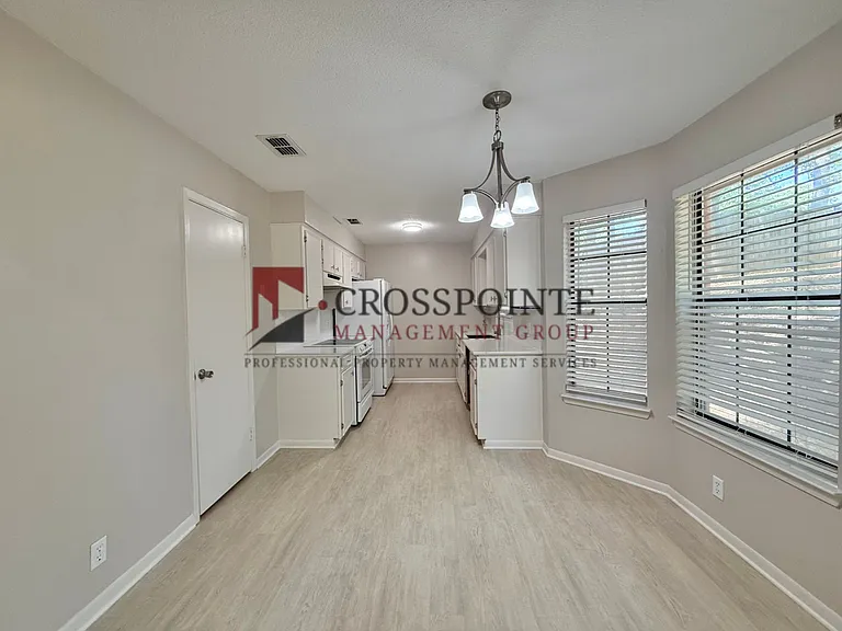 1103 Donna Dr — Photo 5
