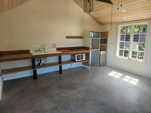 4th image of 985 Gumview Rd #C