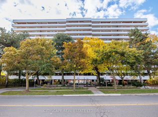 1 Royal Orchard Blvd #810, Markham, ON L3T 3C2