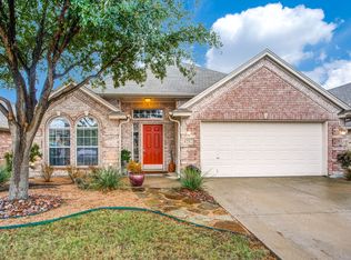 8252 Winter Falls Trl, Hurst, TX 76053