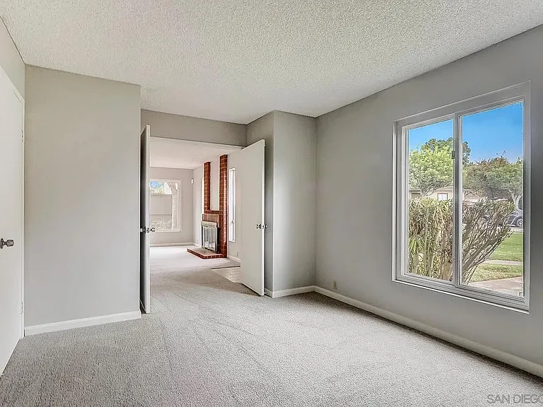 Hillery Dr — Photo 3