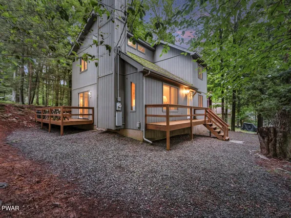 1085 Beaver Lake Dr, Lake Ariel, PA 18436