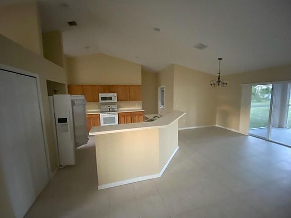 5th image of 2898 SW West Louise Cir
