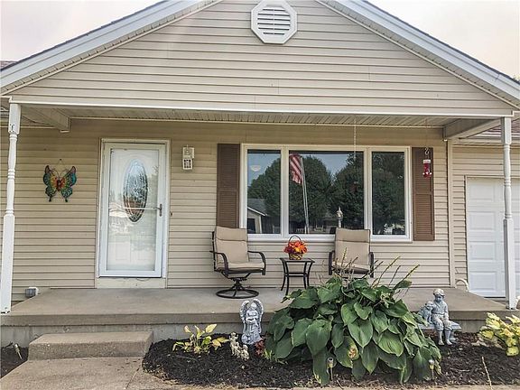 3rd image of 28 Belmont Pl E