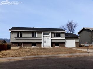 7433 Colonial Dr, Fountain, CO 80817