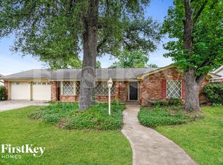 1424 Wreyhill Dr, Hurst, TX 76053